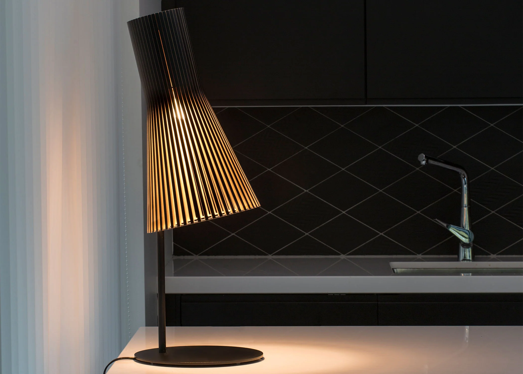 Secto 4220 Table Lamp - Black - Image 3