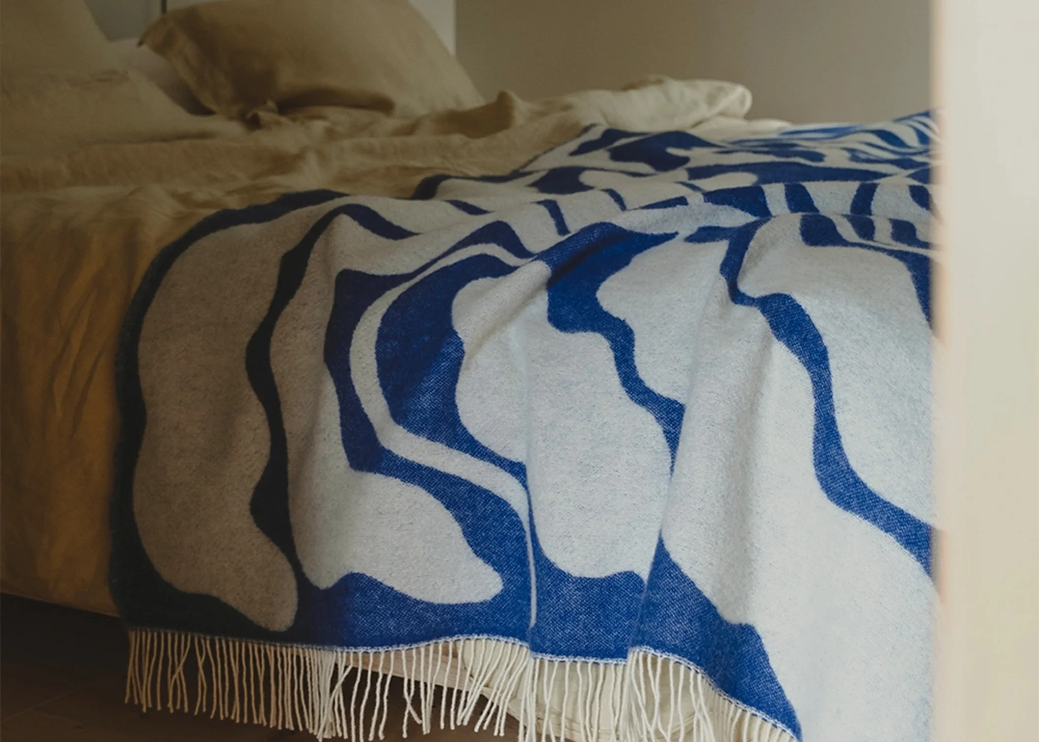 Wool Half Bedspread - Blue Leaves - Image 5